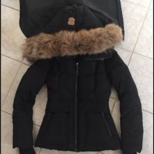 Mackage Winter Parka XS
Adjustable figure-fitting & flattering